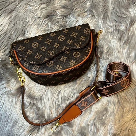 Offers Welcome 🙏Not authentic 🌹Pre-loved🌹Brown Designer Crossbody Bag(no return) - Picture 6 of 16